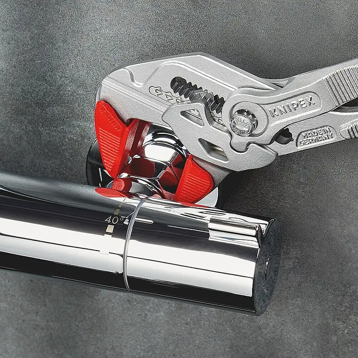 Knipex Zangenschlüssel - Greifkapazität Muttern: 46 mm, Vernickelt, Kunststoff überzogen - Anwendungsbeispiel