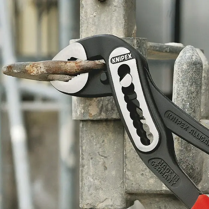 Knipex Vízpumpa fogó Alligator - Hosszúság: 250 mm - Használati példa