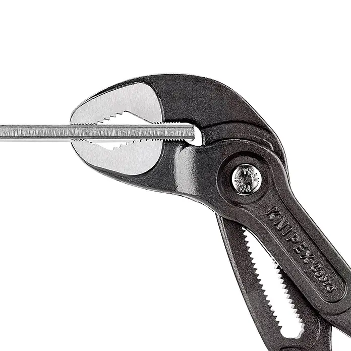 Knipex Vízpumpa fogó Cobra - Hosszúság: 300 mm - Használati példa