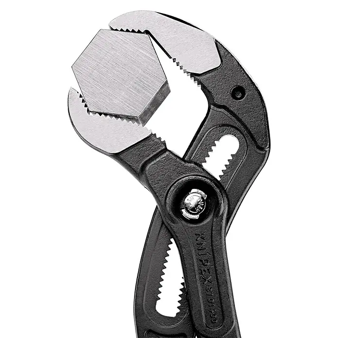 Knipex Vízpumpa fogó Cobra XL - 3 ½″, Hosszúság: 445 mm - Használati példa
