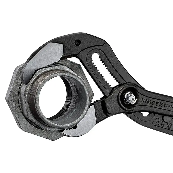 Knipex Vízpumpa fogó Cobra XL - 3 ½″, Hosszúság: 445 mm - Használati példa