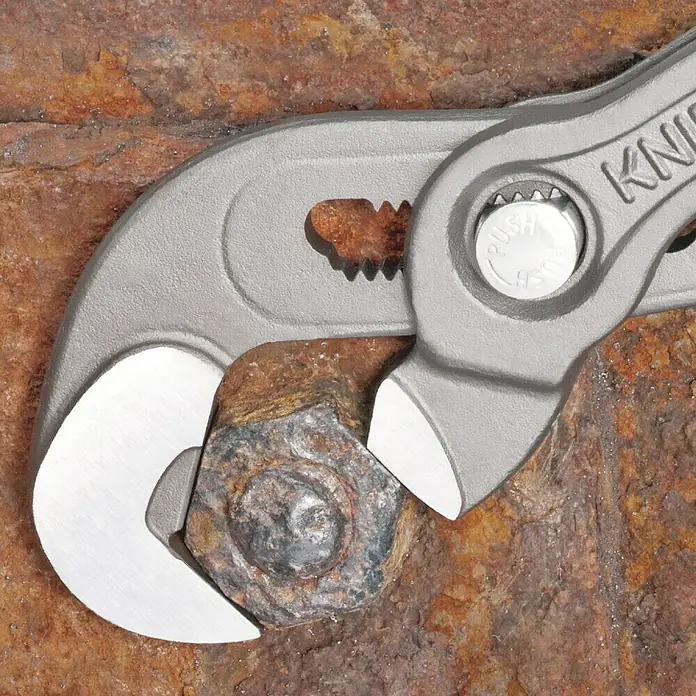Knipex Schraubzange - Spannweite: 32 mm, Länge: 250 mm - Anwendungsbeispiel