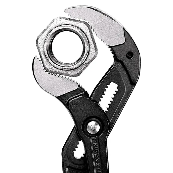 Knipex Vízpumpa fogó Cobra XXL - 4 ½″, Hosszúság: 560 mm - Használati példa