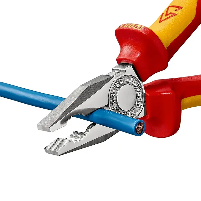 Knipex Kombizange - Länge: 180 mm - Anwendungsbeispiel