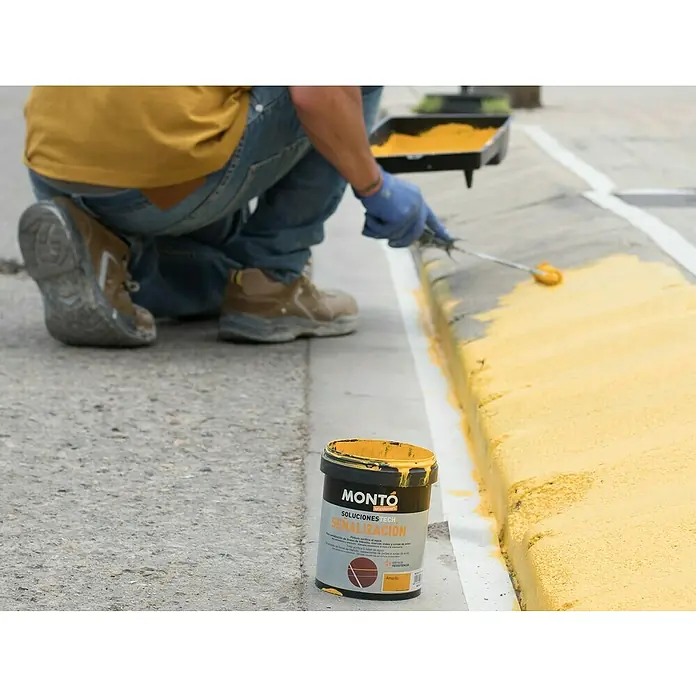 Montó Pintura de señalización Soluciones Tech - Amarillo, 750 ml - Producto en uso