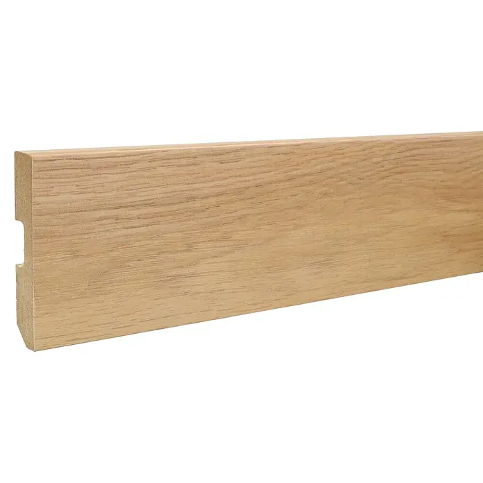 LOGOCLIC Zócalo Roble Apuan - 2,2 m x 15 mm x 80 mm - Primer plano