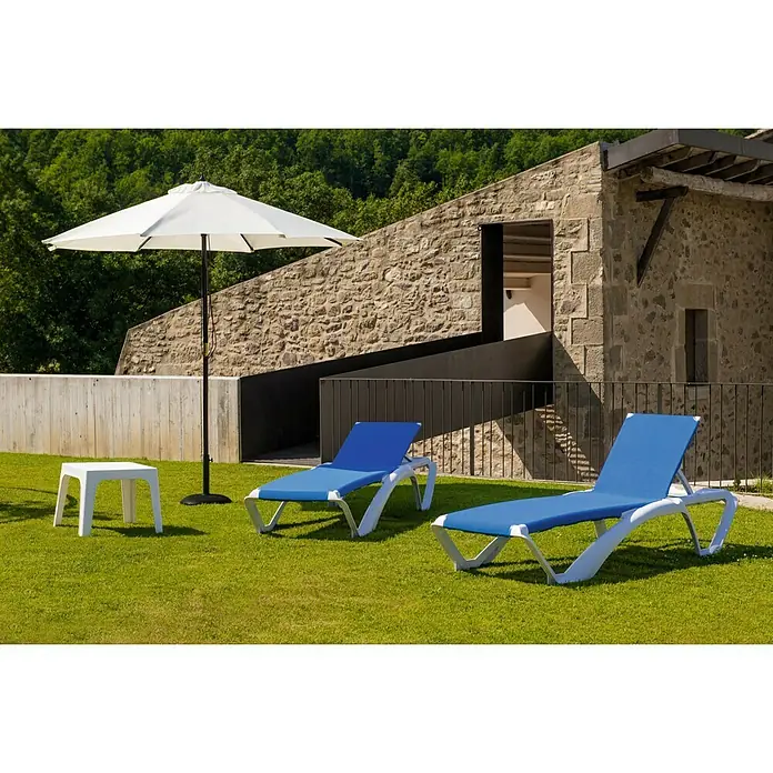 Tumbona Acqua - Azul, Respaldo ajustable en 4 posiciones - Foto ambiente