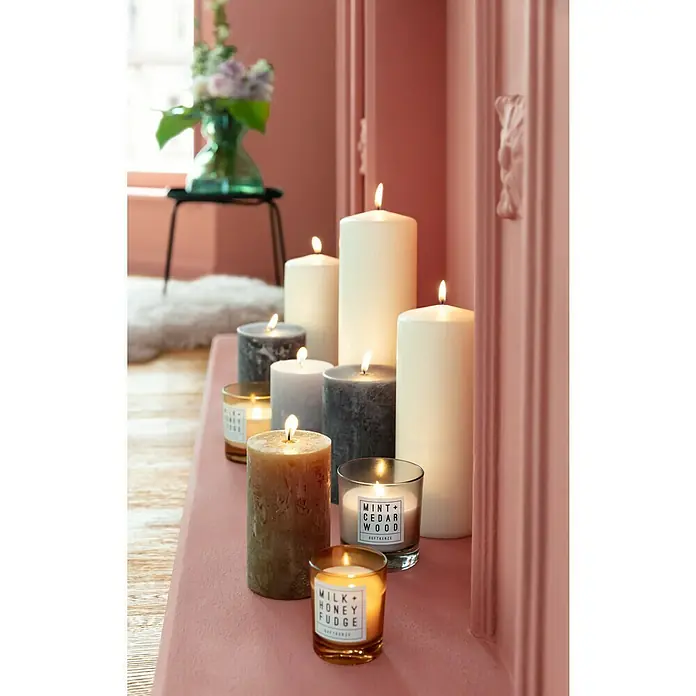 Duftkerze - Im Glas, Milk und Honeyfudge, Ø x H: 6,5 x 7,9 cm - Stimmungsaufnahme