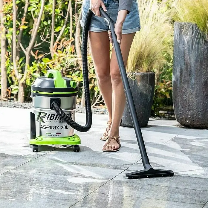 Usisivač za mokro i suho usisavanje Cenetris 4u1 - Snaga: 1.200 W, Zapremnina: 20 l - Proizvod u upotrebi