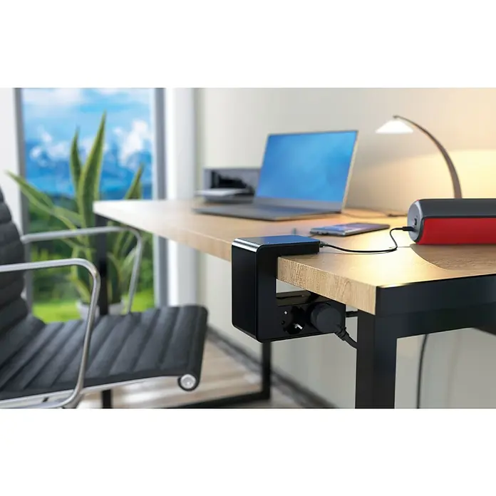Legrand Ladrón  Upower 4x2P USB - Negro, Número de enchufes Euro: 4 ud., 16 A - Foto ambiente