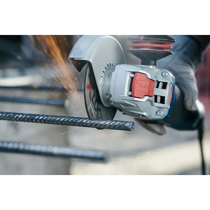 Bosch Professional X-Lock Winkelschleifer GWX 14-125 X-Lock - 1.400 W, Durchmesser Scheibe: 125 mm, Leerlaufdrehzahl: 11.000 U/min - Anwendungsbeispiel