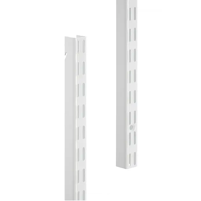 Hängeschiene - Passend für: Regalsystem Classic by Elfa, Länge: 99 cm, Zweilochsystem - Zwei weiße Regalschienen mit mehreren Schlitzen zur Befestigung von Regalböden, ideal für flexible Stauraumlösungen in verschiedenen Umgebungen.