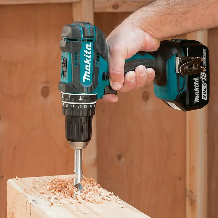 Makita Akku-Schlagbohrschrauber DHP482RFX1 - 18 V, Li-Ionen, 3 Ah, 2 Akkus, Leerlaufdrehzahl: 0 U/min - 1.900 U/min