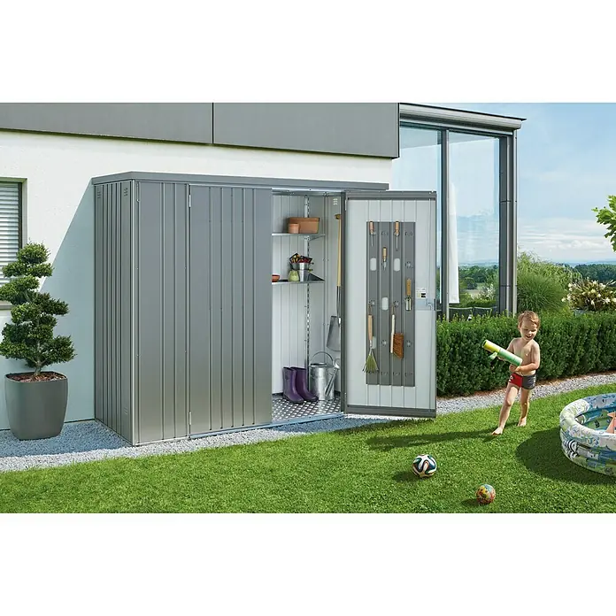 Biohort Armario de jardín 230 - Ancho exterior incluido el voladizo del techo: 227 cm, Profundidad exterior incluido el voladizo del techo: 83 cm, Acero, Plateado metálico - Foto ambiente