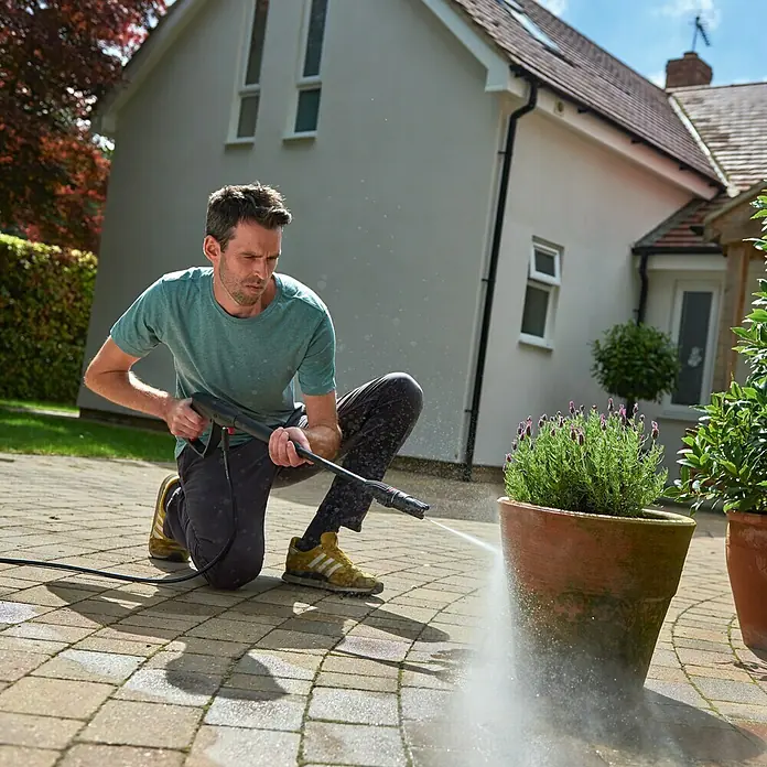 Bosch Visokotlačni čistač UniversalAquatak 130 - 1.700 W, Maksimalni tlak: 130 bar, Radni protok: Maks. 380 l/h - Proizvod u upotrebi
