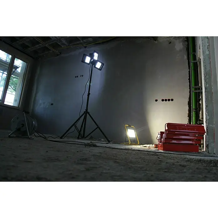 Profi Depot Prijenosni LED reflektor - 100 W, Žuta-crna, D x Š x V: 40,5 x 44,4 x 22,3 cm, IP65 - Pogled sprijeda