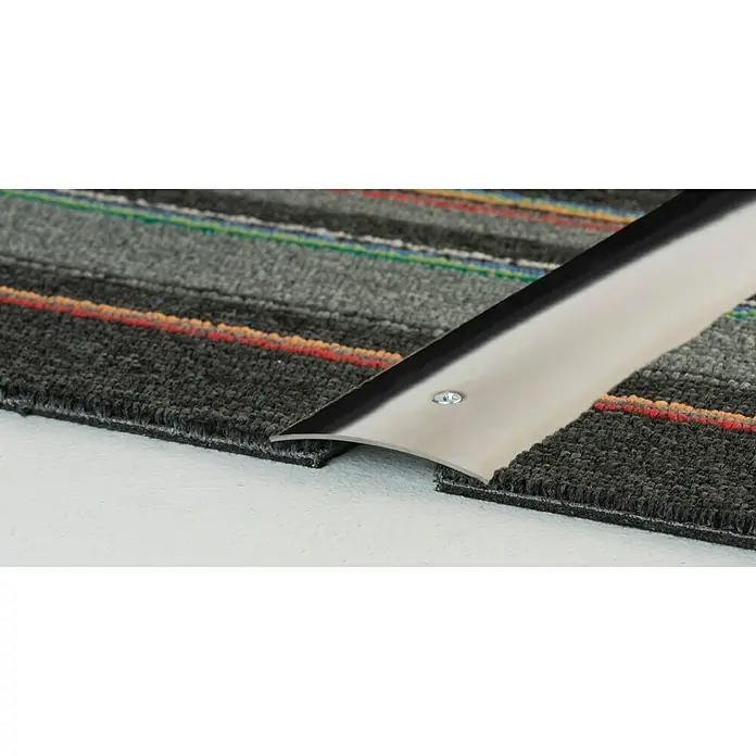LOGOCLIC Übergangsprofil 102 - Edelstahl glänzend, 2,7 m x 50 mm x 5,6 mm, Montageart: Schrauben, Mittig versenkt gelocht - Detailaufnahme