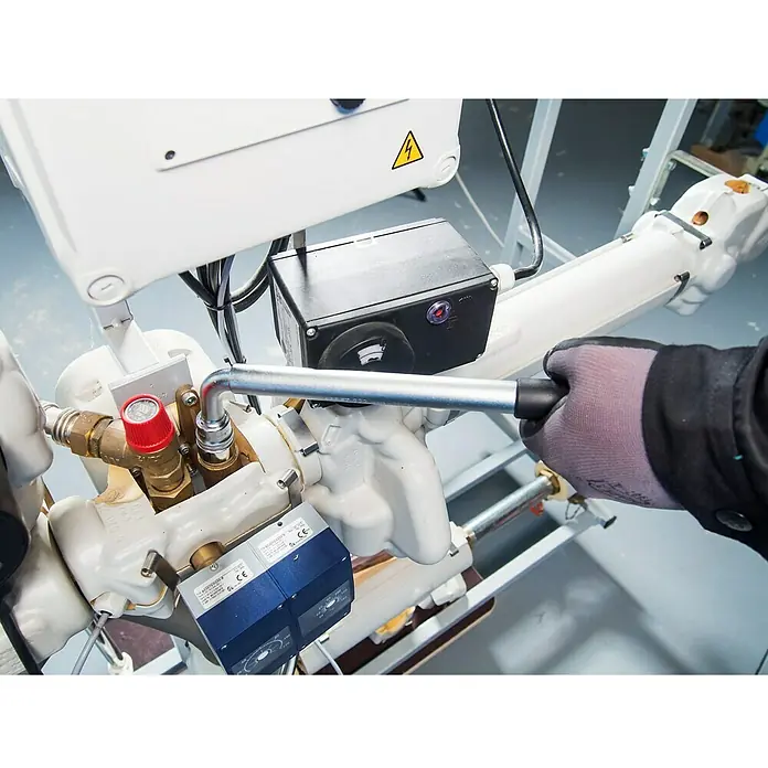 Hazet Teleskop-Radmutternschlüssel 772 - Teleskopierbar: 303 mm - 535 mm, Antriebsgröße: ½″ - Anwendungsbeispiel