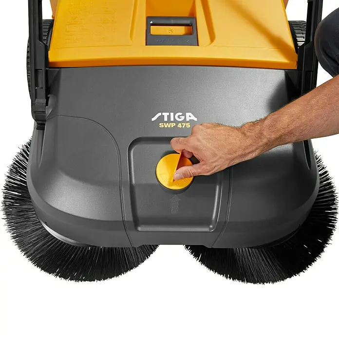 Stiga Handkehrmaschine SWP 475 - Flächenleistung: 2.900 m²/h, Arbeitsbreite: 750 mm mit Seitenbesen, Behältervolumen: 50 l - Vorderansicht