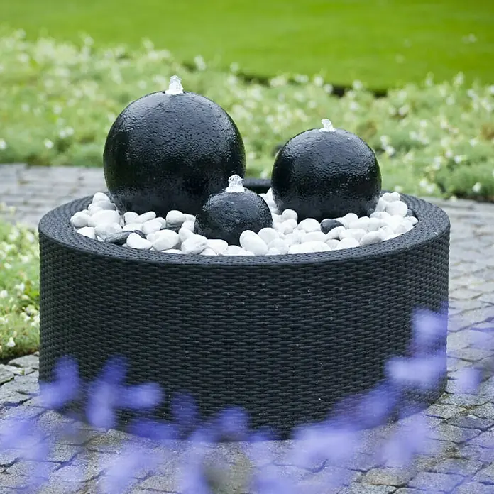Ubbink AcquaArte Hochteich-Verkleidung Decowall Wicker II - Ø x H: 90 x 37,5 cm, Polyrattan, Schwarz - Stimmungsaufnahme