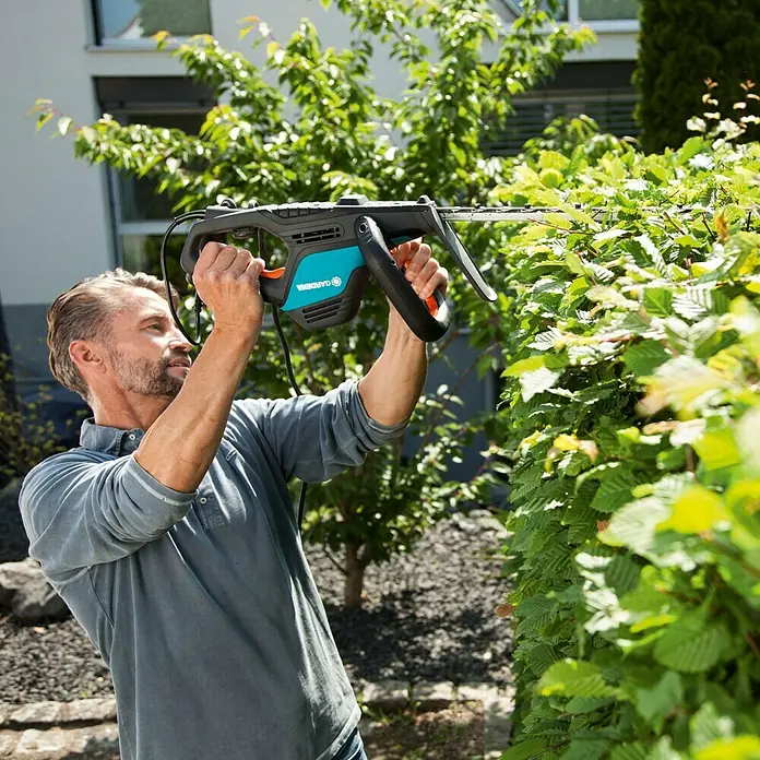 Gardena ComfortCut Električne škare za živicu 550/50 - 550 W, Duljina reza: 50 cm, Debljina reza: 27 mm - Proizvod u upotrebi