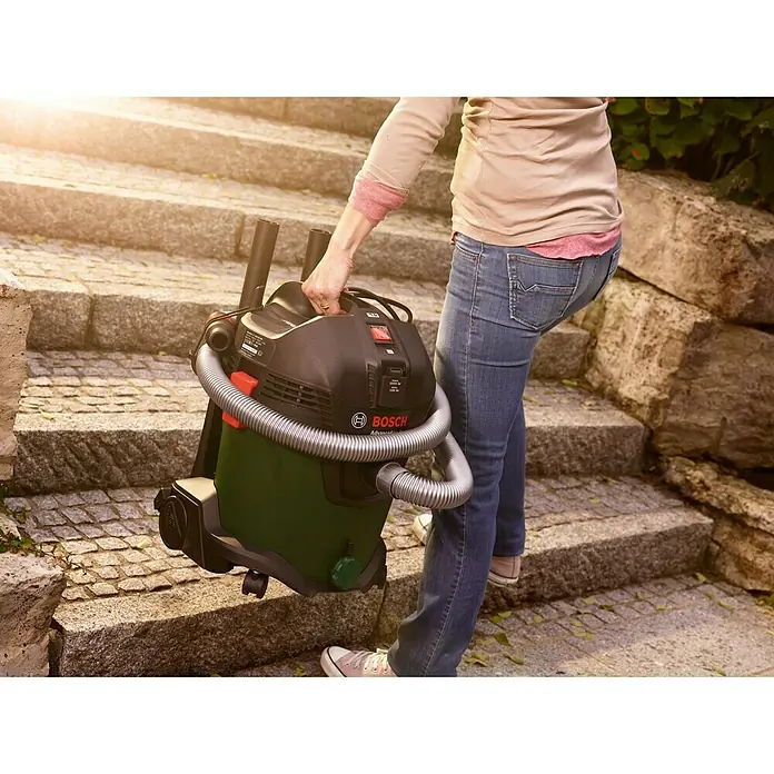 Bosch Nass-Trockensauger AdvancedVac 20 - 1.200 W, Behältervolumen: 20 l - Anwendungsbeispiel