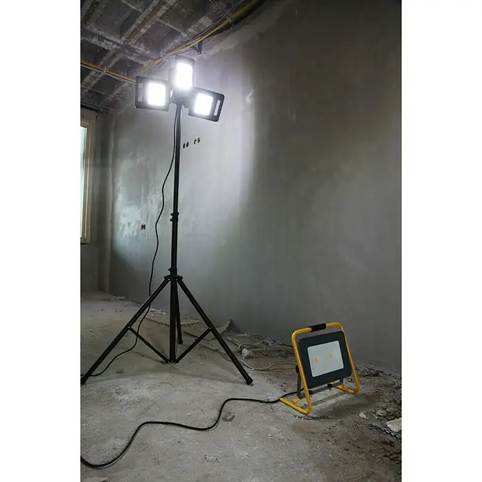 Profi Depot LED reflektor - Crne boje, Sa stativom, 50 W, IP54 - Pogled sprijeda