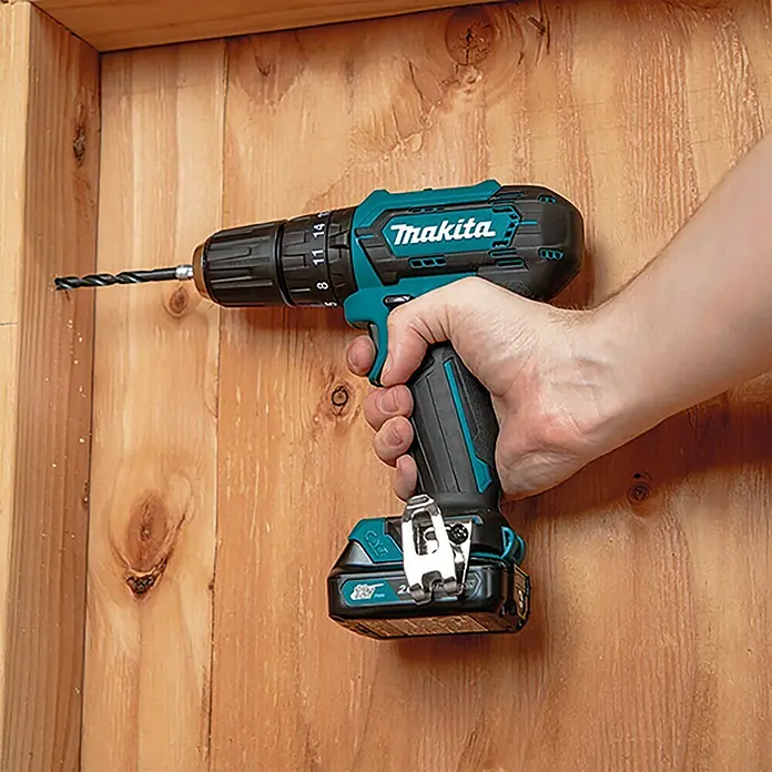 Makita Taladro atornillador percutor de batería HP333DSAE - 12 V, 1 batería, 2 Ah, Número de revoluciones de marcha en vacío: 0 r.p.m. - 1.700 r.p.m.