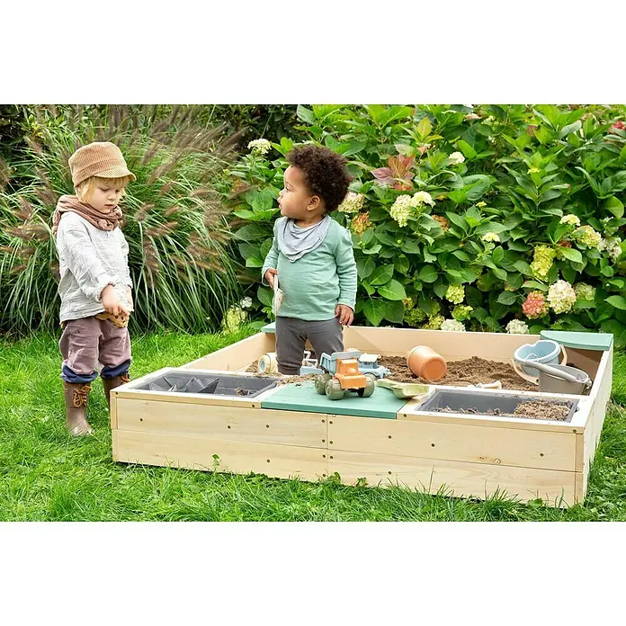 Muddy Buddy Sandkasten Beach Rebel - 135 x 125 x 20 cm, Holz, Salbeigrün/Natur - Stimmungsaufnahme