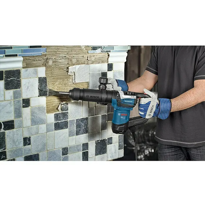 Bosch Professional Čekić za rušenje GSH 5 - 1.100 W, Jačina pojedinog udarca: 7,5 J, Broj udaraca: 2.850 /min - Proizvod u upotrebi