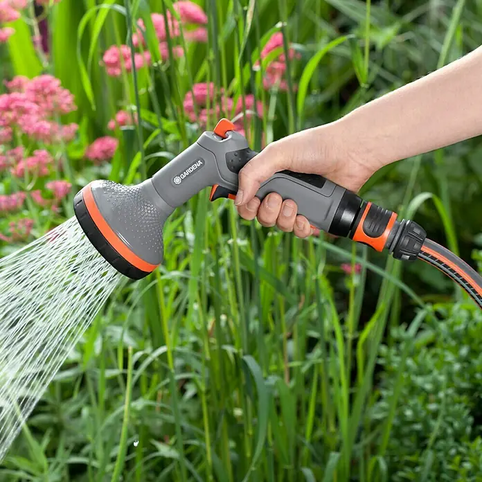 Gardena Comfort Tuš - Broj mlaza za raspršivanje: 2, Metal / plastika, Prikladno za: Gredica - Proizvod u upotrebi