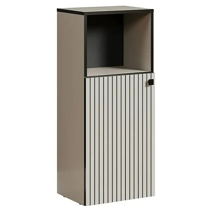 Midischrank Niklas - B x T x H: 40 x 31 x 95 cm, Kashmir, Strukturiert - Hoher taupefarbener Schrank mit dunklem Rahmen, offenem Fach und cremefarbener, geriffelter Tür mit schwarzem Griff.