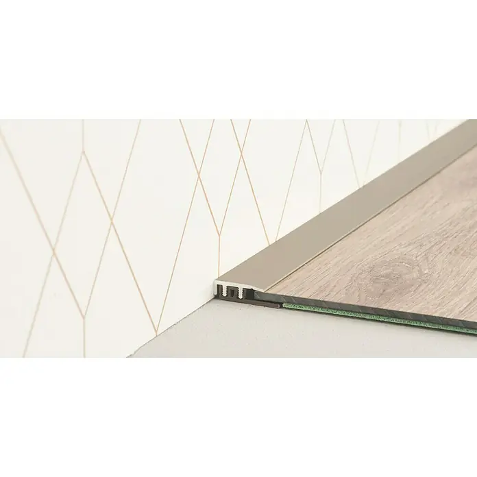 LOGOCLIC Abschlussprofil 324 - Edelstahl matt, 0,9 m x 21 mm, Montageart: Stecken - Detailaufnahme