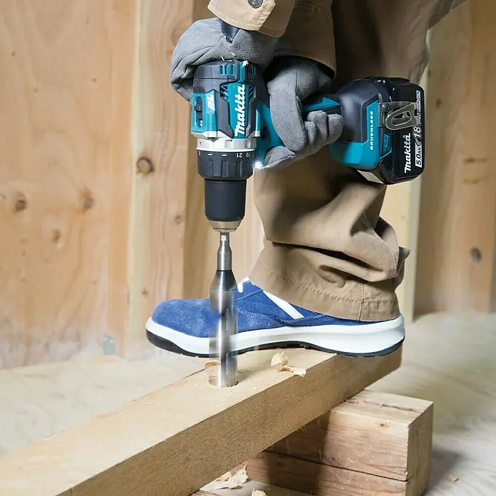 Makita Akku-Bohrschrauber DDF484RTJ - 18 V, 2 Akkus, 5 Ah, 2.000 U/min - Anwendungsbeispiel
