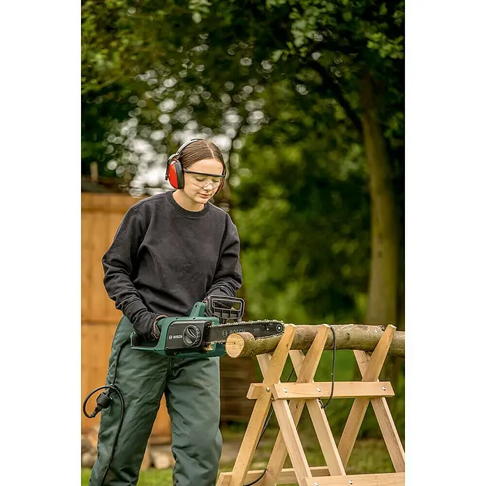 Bosch Elektrische kettingzaag Universalchain 40 - 1.800 W, Lengte zaagblad: 40 cm - Toepassingsvoorbeeld