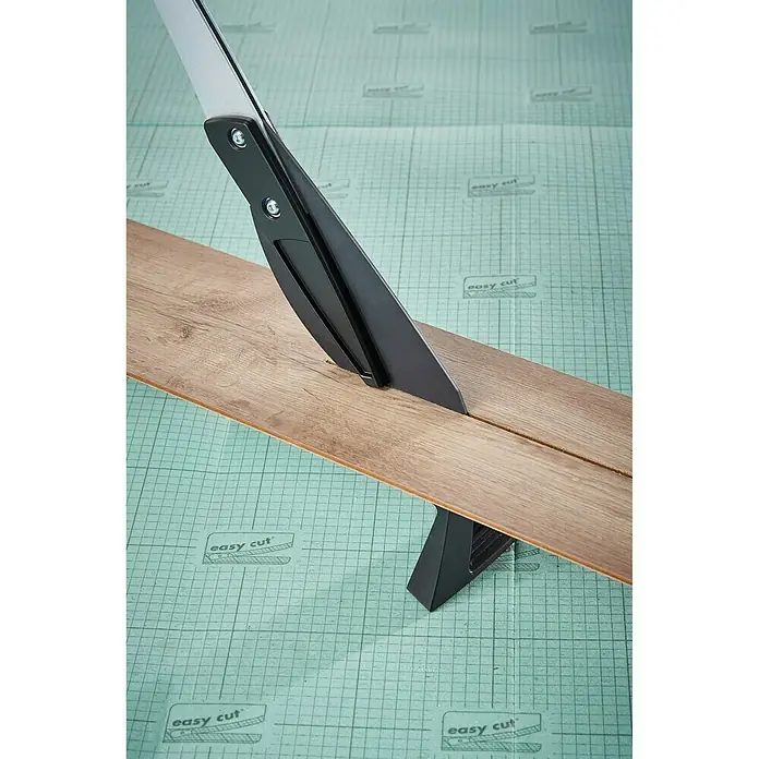 Wolfcraft Laminat- & Vinylschneider VLC 800 - Schnittbreite: 465 mm, Aluminium - Anwendungsbeispiel
