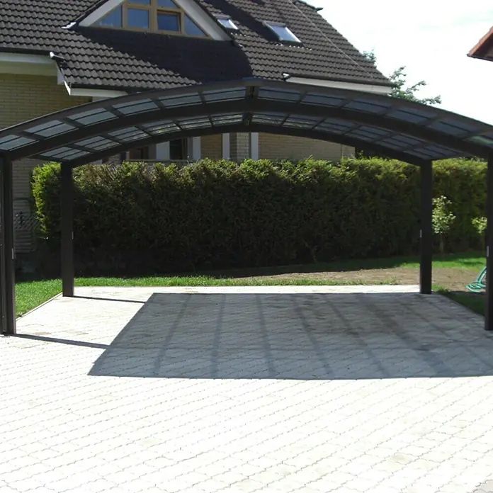 Ximax Carport Portoforte M 80 - 4,9 x 5,4 m, Einfahrtshöhe: Max. 2,2 m, Mattbraun, Schneelast: 100 kg/m² - Stimmungsaufnahme