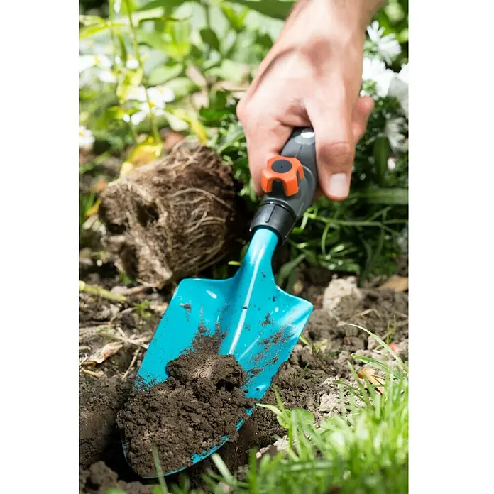 Gardena Combisystem Lopatica za zemlju - Radna širina: 8,5 cm, Čelik - Proizvod u upotrebi