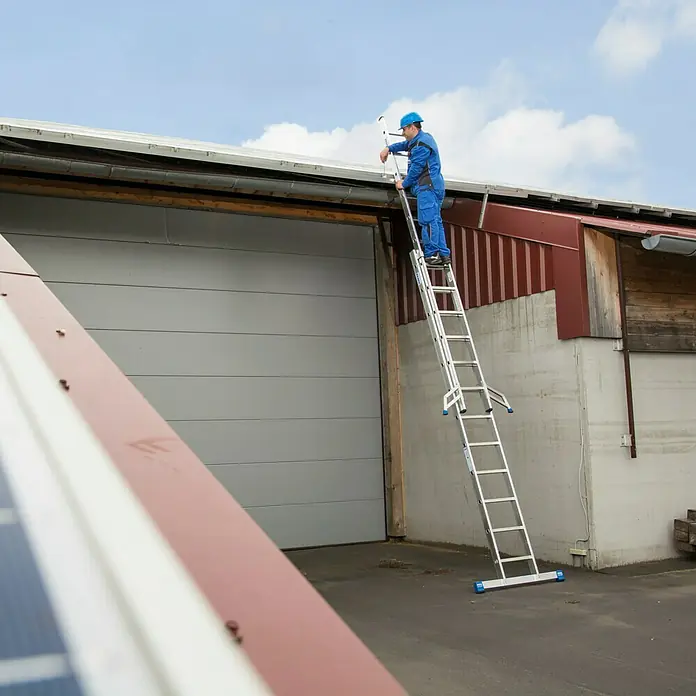 Krause Stabilo Sprossen-Schiebeleiter - Arbeitshöhe: 6,85 m, 2 x 12 Sprossen, Aluminium - Anwendungsbeispiel