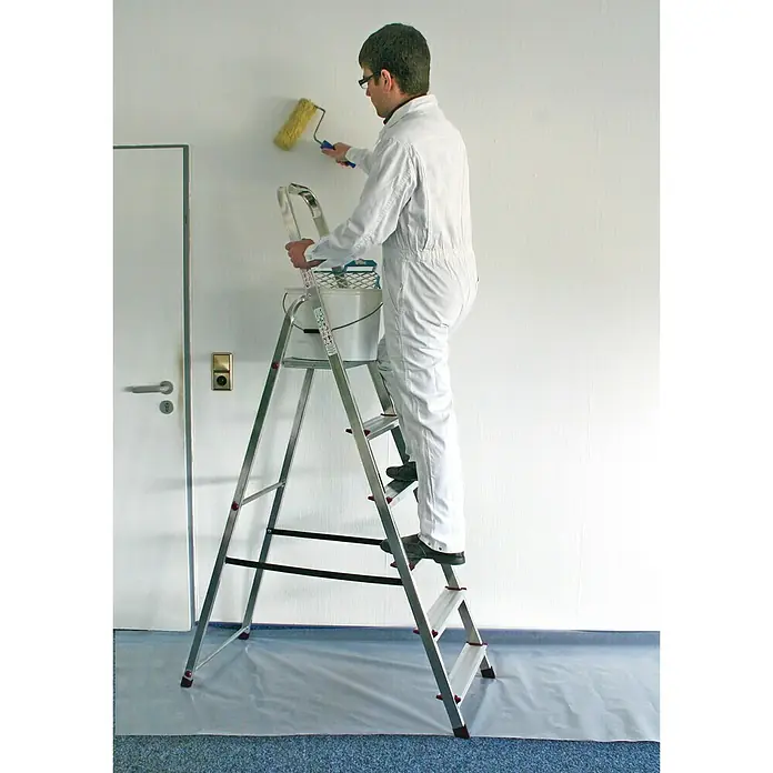 Krause Corda Stufenstehleiter - Arbeitshöhe: 3,2 m, Anzahl Tritte: 6 Stufen, Tiefe Stufen: 80 mm, Aluminium - Anwendungsbeispiel