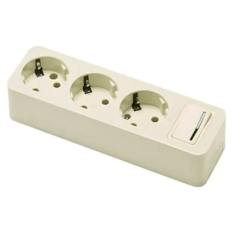Famatel  Base de enchufe múltiple con interruptor