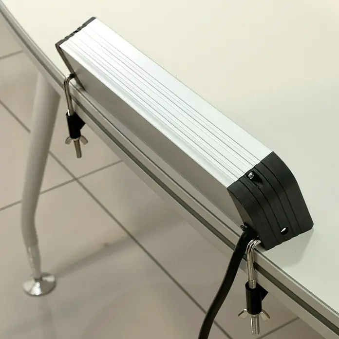 Famatel Base de enchufe múltiple lateral con USB - Número de enchufes Schuko: 4 ud., Negro/Plateado, 1,5 m, 3.680 W