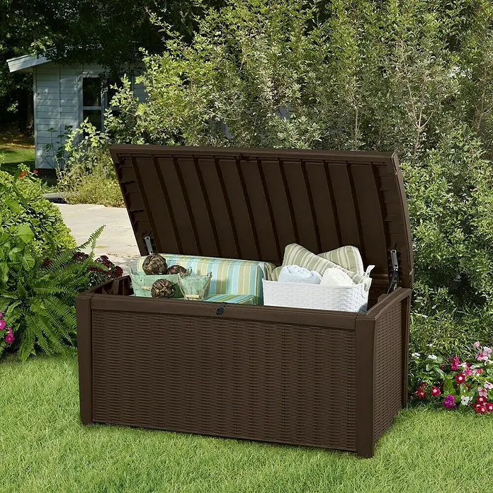 Keter Baúl para jardín Borneo - Plástico, 130 x 70 x 63 cm, 400 l, Marrón - Producto en uso