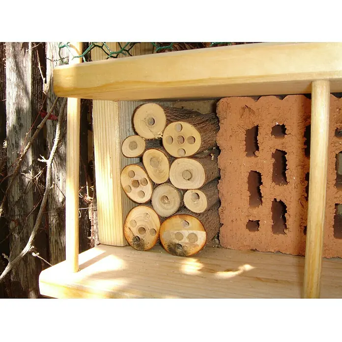 Dobar Insektenhotel Landhaus-Komfort - 47 x 12,5 x 34 cm, Kiefer - Detailaufnahme