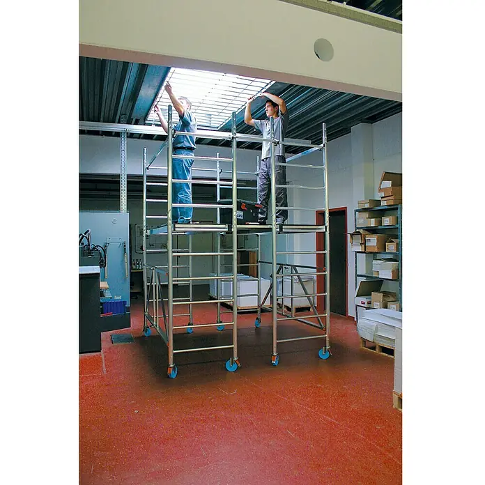 Krause ProTec XS-P Plattformgerüst - Arbeitshöhe: 3,7 m, Bühnengröße: 3,6 m², Belastbarkeit Bühne: 720 kg - Anwendungsbeispiel