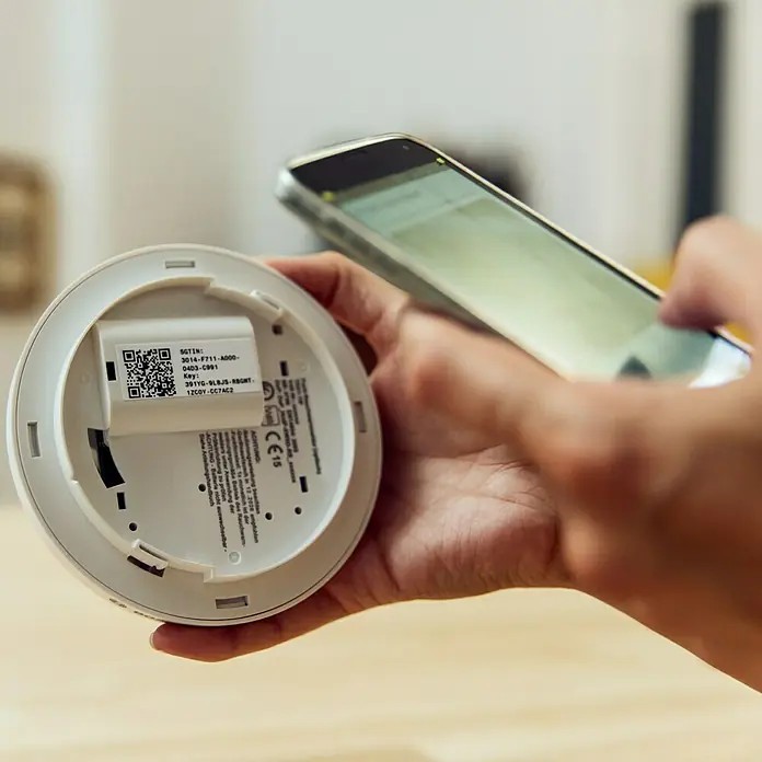 Bosch Smart Home Rauchwarnmelder - Smarte Steuerung: Bosch Smart Home App, Reichweite Funk: > 100 m (Freifeld) - Detailaufnahme