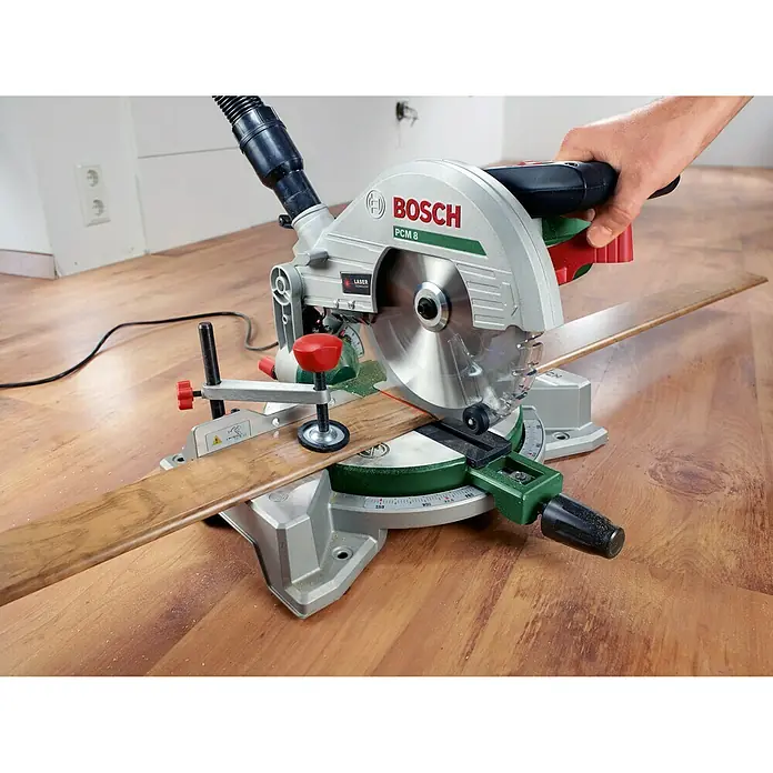 Bosch Afkort- en verstekzaag PCM 8 - 1.200 W, Onbelast toerental: 4.800 tpm, Diameter zaagblad: 216 mm - Toepassingsvoorbeeld