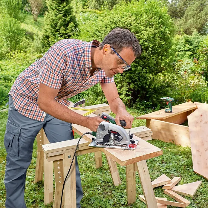 Bosch Ručna kružna pila PKS 40 - 850 W, Ø 130 mm, Broj okretaja pri praznom hodu: 5.300 okr/min - Proizvod u upotrebi
