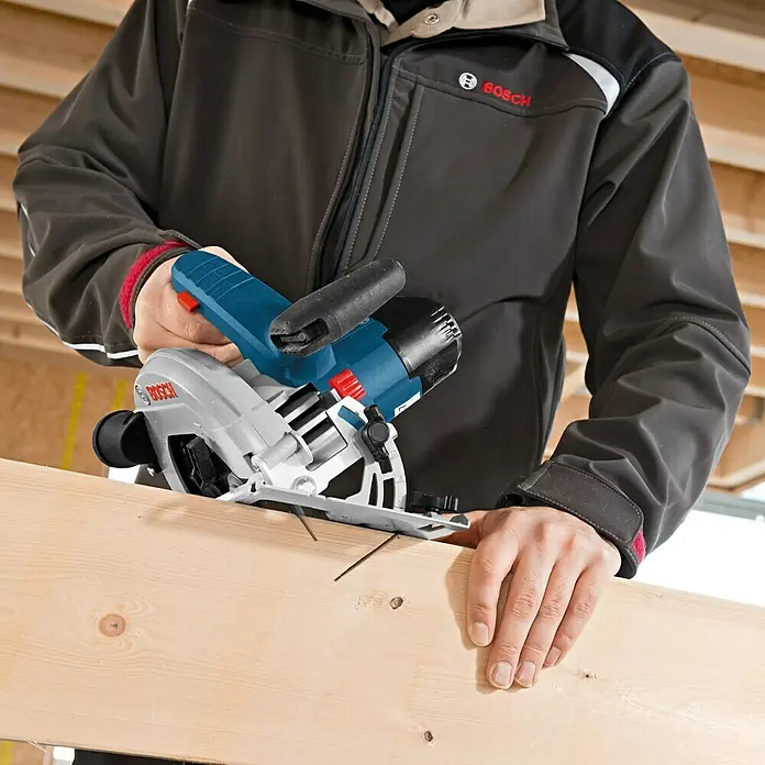 Bosch Professional Akumulatorska kružna pila GKS 18V-57 - 18 V, Bez akumulatora, Broj okretaja pri praznom hodu: 3.400 o/min, List pile: Ø 165 mm - Proizvod u upotrebi