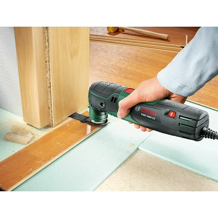 Bosch Višenamjenski alat PMF 2000 CE - 220 W, Kut oscilacija: 2,8°, Sustav STARLOCK - Proizvod u upotrebi